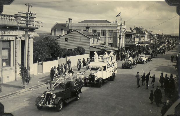 Crystal icecream truck at the opening of the Balclutha Road Bridge, 1935